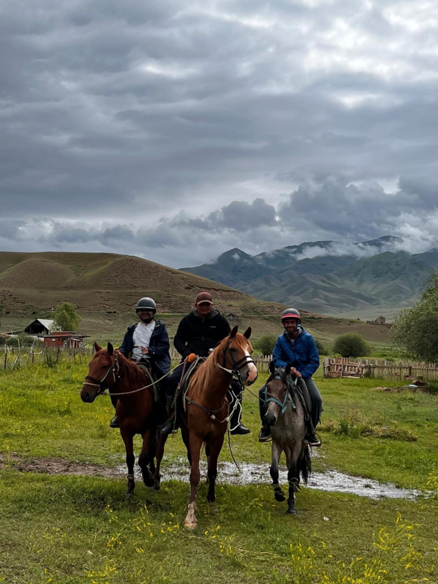 Kyzart Hotel & Horse Tours Bagysh Екстер'єр фото